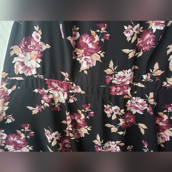 Formal Sleeveless Floral Maxi Dress with Full Skirt - Picture 4 of 10